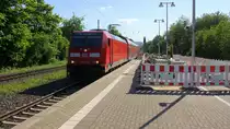 146 258 DB kommt mit dem RE1 von Aachen-Hbf nach Hamm-Westfalen(Hbf) und kommt aus Richtung Aachen-Hbf und fährt in Aachen-Rothe-Erde ein und hilt in Aachen-Rothe-Erde und fährt dann weiter in Richtung Aachen-Eilendorf,Stolberg-Hbf(Rheinland)Eschweiler-Hbf,Langerwehe,Düren,Merzenich,Buir,Horrem,Kerpen-Köln-Ehrenfeld,Köln-Hbf. 
Aufgenommen vom Bahnsteig 1 in Aachen-Rothe-Erde. 
Bei Sommerwetter am Nachmittag vom 8.5.2018.