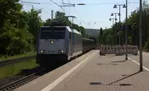 186 299-4 von Railpool kommt aus Richtung Aachen-West,Aachen-Schanz,Aachen-Hbf mit einem gemischten Güterzug aus Antwerpen-Noord(B) nach Köln-Gremberg(D) und fährt durch Aachen-Rothe-Erde in Richtung Aachen-Eilendorf,Stolberg-Hbf(Rheinland)Eschweiler-Hbf,Langerwehe,Düren,Merzenich,Buir,Horrem,Kerpen-Köln-Ehrenfeld,Köln-West,Köln-Süd. Aufgenommen vom Bahnsteig 1 in Aachen-Rothe-Erde. 
Bei Sommerwetter am Nachmittag vom 8.5.2018.