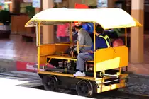 Kleinwagen รบ.6/212 (รบ.=RB.) braust am 19.Mai 2018 durch die Den Chai Station.