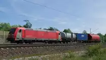 Etwas übermotorisiert, die 185 335 vor nur drei Güterwagen bei Winsen (Luhe) in Richtung Hamburg bzw. Stelle; 23.05.2018
