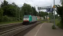 Die Cobra 2824 kommt als Lokzug aus Köln-Gremberg(D) nach Venlo(NL) und kommt aus Richtung Köln,Grevenbroich und fährt durch Rheydt-Hbf in Richtung Mönchengladbach-Hbf.
Aufgenommen vom Bahnsteig 2 in Rheydt-Hbf. 
Am führen Freitagabend vom 11.5.2018. 