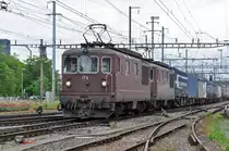 Doppeltraktion, mit den BLS Loks 425 174 und 425 175, durchfahren den Bahnhof Pratteln. Die Aufnahme stammt vom 23.05.2018.