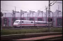 Ein ICE 1 fährt hier am 2.10.1993 in die Wartungshalle in Hamburg Eidelstedt.