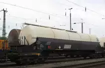 Kesselwagen Zacs der VTG (Nr.: 33 RIV 80 VTGD 7845 974-4) eingereiht in einen abgestellten Kesselzug bei Köln-Eifeltor am 22.05.2018.
Warntafel: 60/2785 4-Thiapentanal