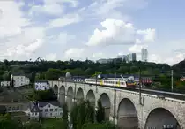 Am 21.5.2018 konnte ich Einheit 2017 der SNCF-Baureihe Z2, welche bei der CFL als Baureihe 2000 geführt wird, als RB 3541 zum Luxembourger Gare Central auf dem Clausener Viadukt aufnehmen.