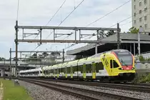 RABe 521 017, auf dem Flughafenzug nach Zürich, fährt Richtung Bahnhof Muttenz. Die Aufnahme stammt vom 21.05.2018.