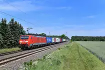 189 022 mit einem Containerzug am 22.05.2018 bei Rohrsen. 