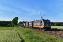 241 011 mit einem KLV am 23.05.2018 bei Rohrsen. 