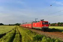 143 020 mit einem Autozug am 24.05.2018 bei Rohrsen. 