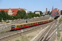 Im Gleisvorfeld des Berliner Ostkreuzes konnten diese beiden 481er am 20. Mai 2018 fotografiert werden.
