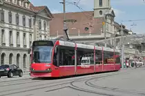 Be 4/6 Combino 755, auf der Linie 7, fährt zur Haltestelle Bubenbergplatz. Die Aufnahme stammt vom 22.05.2018.