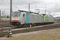 Am 21.02.2017 wartete Rpool/BLSC 186 106 zusammen mit Re 485 020-2 auf die Ausfahrt aus dem Abstellbereich in Basel Bad Bf, um nach Basel Bad Rbf zu fahren und dort einen Güterzug gen Italien zu übernehmen.