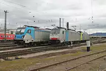 Ausfahrt am 21.02.2017 von Rpool/BLSC 186 106 zusammen mit Re 485 020-2 aus dem Abstellbereich von Basel Bad Bf gen Basel Bad Rbf, an der Rpool/BLSC 187 003-9  Hans-Werner  vobei, die ebenfalls aus Ausfahrt wartete.