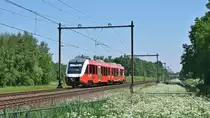 Keolis Nederland 44 als Stoptrein 31237 Oldenzaal - Zutphen, noch in den Farben von Syntus. Syntus wurde im Dezember 2017 in Keolis Nederland umbenannt. (bei Hengelo, 14.05.18).