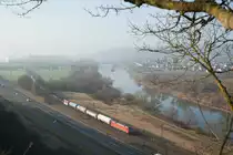 Eine unbekannte 152 mit einem gemischten Güterzug bei Himmelstadt Richtung Gemünden, 16.03.2017