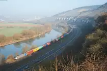 185 694 mit einem Containerzug bei Himmelstadt Richtung Würzburg, 16.03.2017