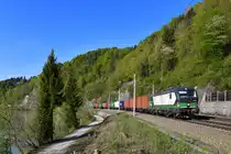 193 725 mit TEC 43933 am 19.04.2018 bei Ingling. 