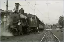 50 Jahre Blonay - Chamby; Mega Steam Festival: Die SBB G 3/4 208 der Ballenberg Dampfbahn wartet dampfend mit passenden BOB Wagen (und dem nicht nur Wettermässige nicht ganz passenden Aussichtwagen aus dem Tessin) in Blonay auf die Abfahrt nach Chaulin. 
10. Mai 2018