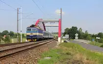 362 052-3 zu sehen mit dem R 614 Ohře am 31.05.18 bei Tršnice.