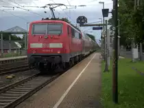 Ein Nachschuss von der 111 095-6 DB schiebt den RE4 aus Aachen-Hbf nach Dortmund-Hbf und kommt aus Richtung Aachen-West,Laurensberg,Richterich, und fährt durch Kohlscheid in Richtung Herzogenrath,Mönchengladbach,Neuss. 
Aufgenommen vom Bahnsteig 1 in Kohlscheid.
Bei Wolken am Morgen vom 31.5.2018.