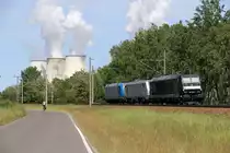 Am 20. Mai 2018 begegnete mir zwischen dem Haltepunkt Teichland und dem Bahnhof Peitz Ost dieses Trio.
Bei der Lok am Zugschluss handelte es sich um 185 555.