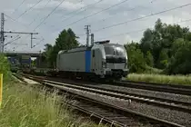 Hier kommt die 193 827 von Railpool mit einem Walther Klv, der Zug fährt mir dann meine erste 114er zu.....Groß Gerau den 27.5.2018