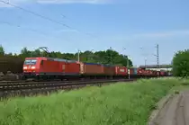185 151-8 von DB unterwegs mit Container in Richtung Lüneburg. Höhe Bardowick, 15.05.2018.