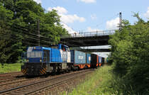 In Oberhausen-Osterfeld konnte ich Duisport Rail 275 635 mit einem Containerzug ablichten,
der vermutlich von Marl CWH kam.
Aufgenommen am 30. Mai 2018.