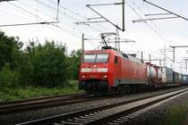 # Ratingen-Lintorf 8
Die 152 031-1 der DB Cargo/Schenker/Railion mit einem Güterzug aus Süden kommend durch Ratingen-Lintorf in Richtung Duisburg.

Ratingen-Lintorf
02.06.2018