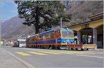 Die beiden Monte Generosso Bahn (MG) Triebwagen Bhe 4/8 11 mit Vorstellwagen M11 und der Bhe 4/8 12 machen sich in Capolago am frühen Nachmittag für die Bergfahrt bereit, wobei die Kapazität der beiden Züge wohl eher für die  Rückfahrt gebraucht wird.
21. März 2018