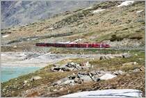 BerninaExpress 951 mit ABe 8/12 3504 am Lago Bianco unweit der Station Ospizio Bernina 2253m. (30.05.2018)