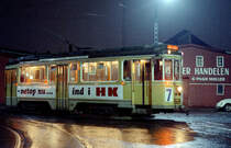København / Kopenhagen Københavns Sporveje SL 7 (Tw 568) København N, Nørrebro, Hyltebro / Lundtoftegade um Mitternacht in der Nacht vom 20. auf den 21. April 1969. - Der letzte Zug des Tages auf der SL 7 befindet sich in der Endstellenschleife am S-Bahnhof Nørrebro (Nørrebro Station). - Scan eines Farbnegativs. Film: Kodak Kodacolor X.