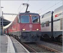 Die beiden SBB Re 4/4 II 11172 und 11158 warten mit dem EN 200 Thello von Venezia SL nach Paris in Lausanne auf die Weiterfahrt.
1. Juni 2018