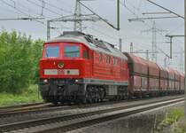 In Lintorf kommt die 232 428-3 mit Selbstentladewagen gen Entenfang gefahren. Samstag den 2.6.2018