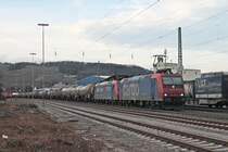 Durchfahrt am 23.02.2017 von Re 482 010-6 zusammen mit Re 482 018-9  Alpäzähmer  und dem DGS 49069 (Ludwigshafen BASF Ubf - Muttenz) durch den Bahnhof von Efringen-Kirchen in RIchtung Zielbahnhof, der nur noch wenige Kilometer entfernt war.