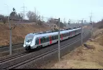 9442 813 (Bombardier Talent 2) von Abellio Rail Mitteldeutschland als RB 74813 (RB20) von Weißenfels nach Halle(Saale)Hbf fährt in Halle (Saale), Kasseler Straße, auf der Bahnstrecke Halle–Bebra (KBS 580). [28.3.2018 | 10:28 Uhr]