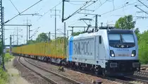 SETG - Salzburger Eisenbahn TransportLogistik GmbH mit Rpool   187 303-3  [NVR-Number: 91 80 6187 303-3 D-Rpool] und einem Leerzug Stammholz-Transportwagen am 31.05.18 Bf. Flughafen Berlin-Schönefeld.