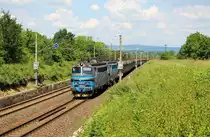 240 064-6 und 240 063-8 zu sehen am 04.06.18 mit dem Kohlenzug kurz vor Cheb.