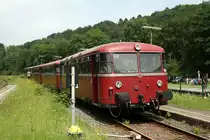 796 690 + 996 299 + 996 309 + 796 802 der AKE-Eisenbahntouristik am 03.06.2018 in Binolen als Sonderfahrt aus Köln.