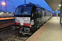 MRCE X4 E-641 (193 641-8) am frühen Morgen des 03.03.2017, als sie zusammen mit MRCE X4 E-642 (193 642-6) abgestellt auf Gleis 96 in Basel Bad Bf standen und auf ihre Überführung ins Siemens-Werk nach München Allach warteten. Zuvor waren beide Vectrons in Chiasso, um dort ihre Italien-Zulassng zu bekommen.