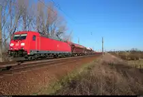Nochmals ein Blick auf 185 220-1 DB als gemischter Gz, der in Zscherben, Gartenweg, auf der Bahnstrecke Halle–Hann. Münden (KBS 590) Richtung Teutschenthal fährt. [6.4.2018 | 17:57 Uhr]
