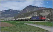 Die SBB Re 620 034-9  Aarburg Oftringen  ist mit dem  Spaghetti-Zug  kurz nach Aigle Richtung Italien unterwegs. 
12. April 2018