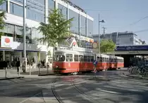 Wien Wiener Linien SL 26 (E1 4786 + c4 1313) XXI, Floridsdorf, Schloßhofer Straße / Franz-Jonas-Platz am 22. Oktober 2010. - Scan eines Farbnegativs. Film: Kodak Advantix 200-2. Kamera: Leica C2.