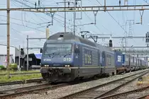Doppeltraktion, mit den BLS Loks 465 010-7 und 465 014-9 durchfahren den Bahnhof Pratteln. Die Aufnahme stammt vom 31.05.2018.