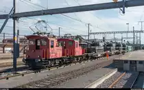 Panzertransporte auf der BAM am 5. Juni 2018. Solche Transporte finden mehrmals jährlich statt. Die Panzer werden im extra zu diesem Zweck gebauten Anschlussgleis in Bière Casernes direkt auf Normalspurwagen verladen, welche auf Rollböcken nach Morges gebracht und dort der SBB übergeben werden.<br>
Die normalspurigen Te III 147 und 155 übernehmen den dritten Zug des Tages auf der Rollbockgrube.