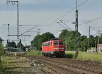 Auch die LZ fahrende 111 096 kommt am Frohnleichnamtag 2018 durch Rheydt gen Aachen gefahren.