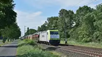 Macquarie European Rail 185 580, vermietet an ITL, mit Autotransportzug in Richtung Bremen (D�rverden, 24.05.18).