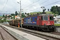 SBB CARGO: Re 6/6 im Jura.
Übermotorisierter Holzzug mit der xRail Re 620 088-5 Linthal in Tavannes am 7. Juni 2018.
Foto: Walter Ruetsch 
