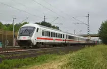 Intercity kommend aus Hamburg mit dem Steuerwagen 61 80 80-91 153-9 in Front. Schiebelok war die 101 039-6. Höhe Bardowick, 05.06.2018.