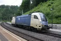 Die von WLC angemietete D-DISPO 182 520-7 fährt am 10.Juni 2018 durch die Haltestelle Wolfsbergkogel.